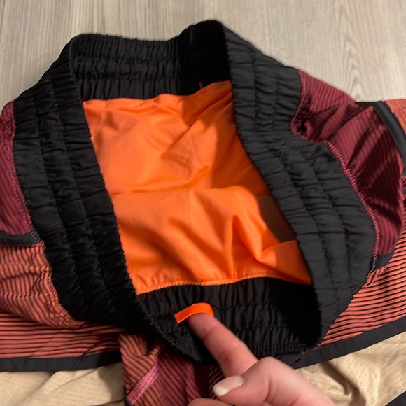 Lululemon Women’s Shorts, Size 12 - Picture 10 of 13